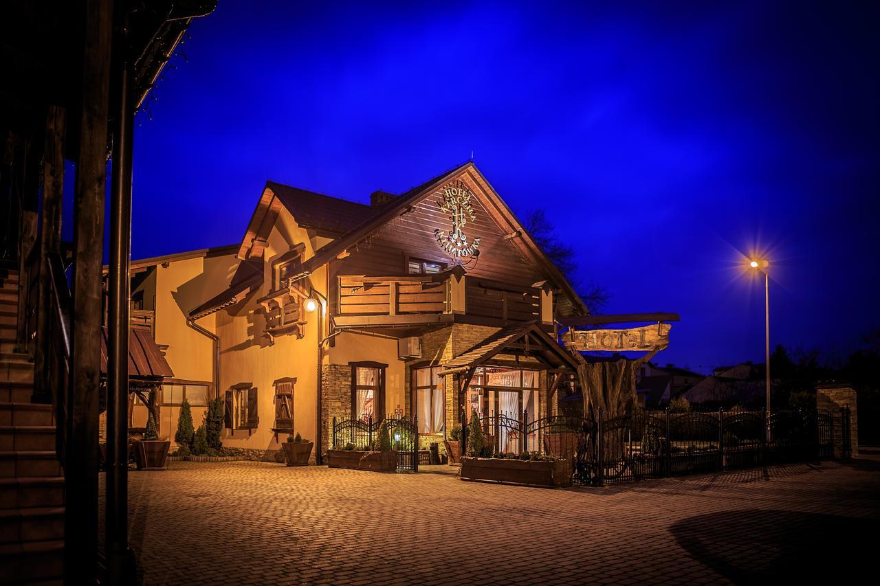 Hotel - Karczma Klimtowka Wolbrom المظهر الخارجي الصورة